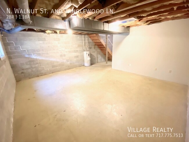 Building Photo - Spacious END-UNIT 3-BR Townhome in Dallast...