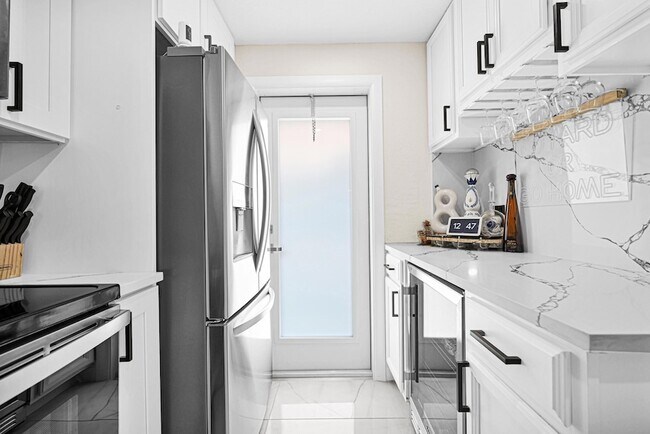 Building Photo - 400 SE 10th St