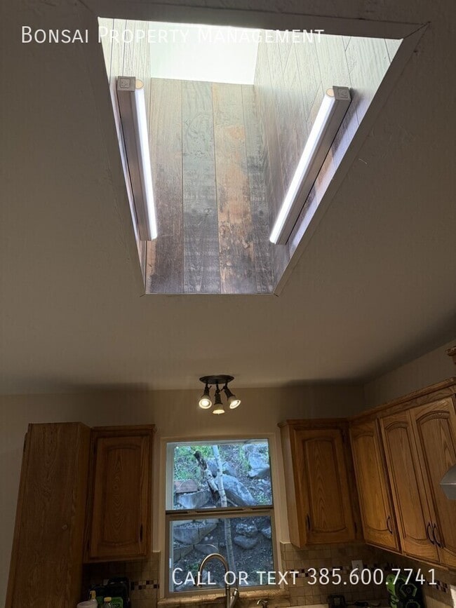 Building Photo - 1189 S 200 E