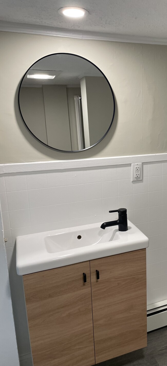 Building Photo - 59 Nesmith St