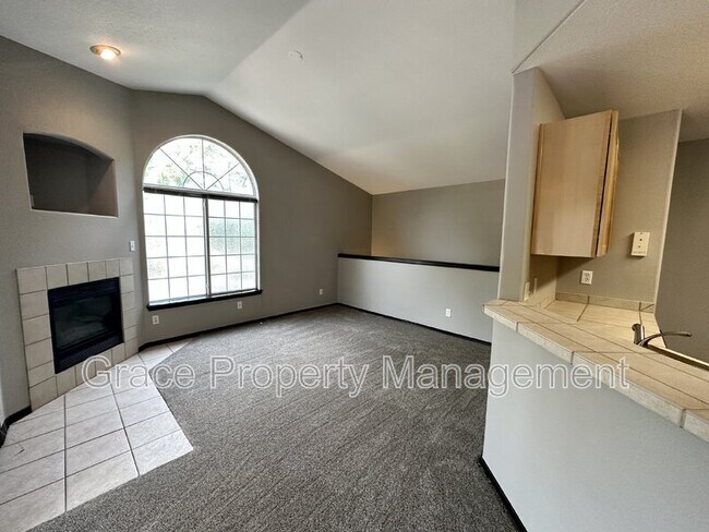 Building Photo - 8757 E Dry Creek Rd