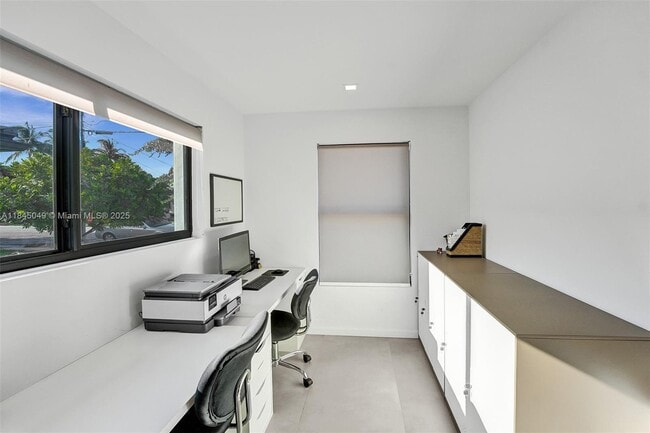 Building Photo - 1021 Guava Isle