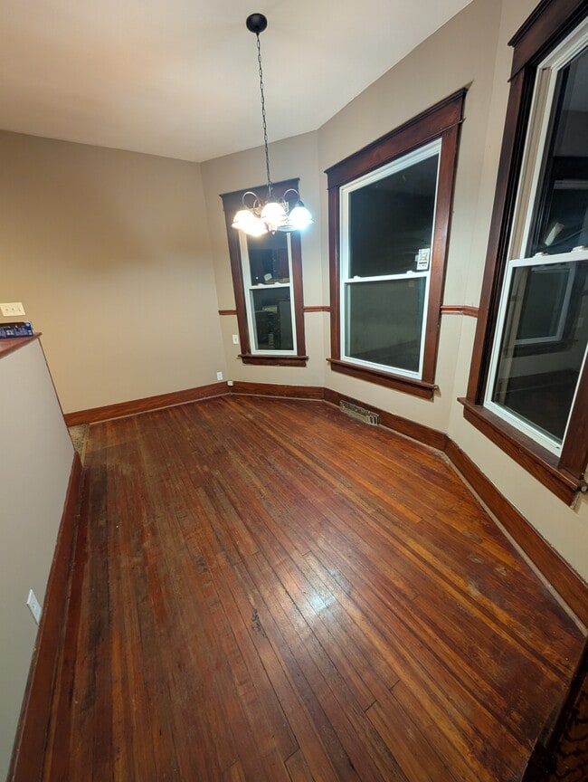 Building Photo - 516 NE Twiss Ave