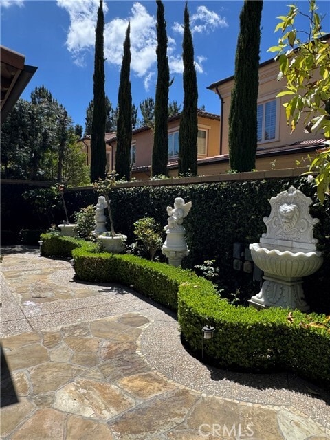 Building Photo - 80 Cipresso