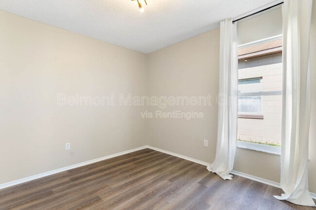 Building Photo - 6438 Tidewave St