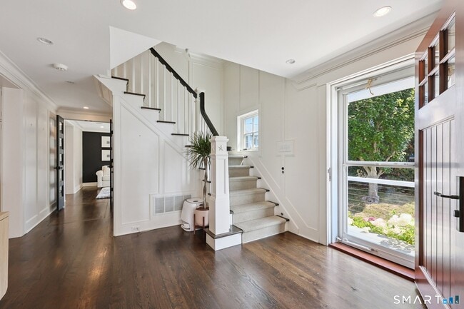 Building Photo - 19 Middle Beach Rd