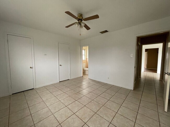 Building Photo - Texas-Style Charm and Comfort – 3-Bed, 2-B...