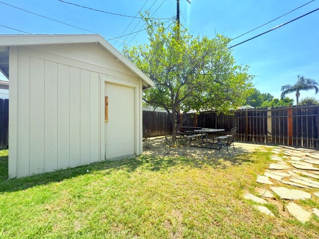 Building Photo - 16656 Nordhoff St