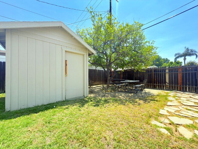 Building Photo - 4-Bedroom Home with Expansive Backyard in ...