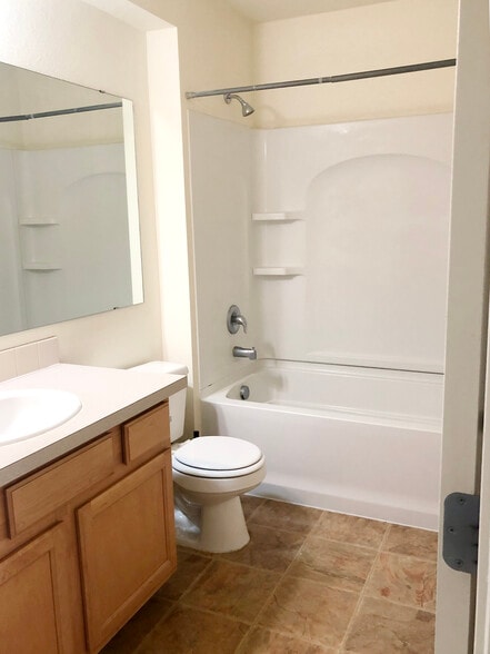 Building Photo - 419 NE Morton St