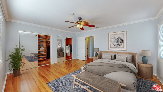 Building Photo - 432 S Doheny Dr