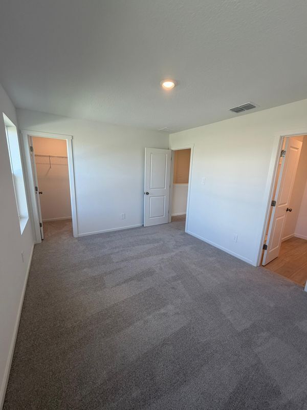 Building Photo - 824 Lynx St