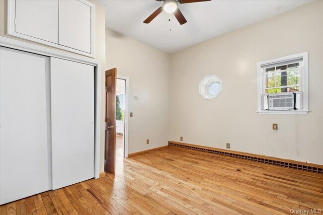 Building Photo - 333 Lake Dr