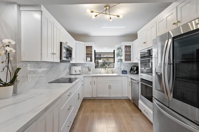 Building Photo - 141 Crandon Blvd