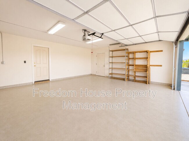 Building Photo - 3066 E Mount Charleston Dr
