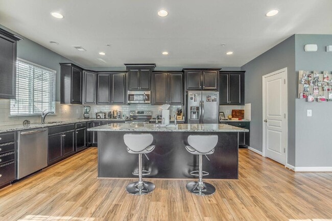 Building Photo - 3-bedroom, 2.5-bathroom condo with a great open-concept main level.