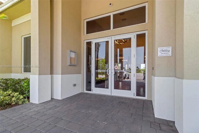 Building Photo - 389 NE 5th Pl