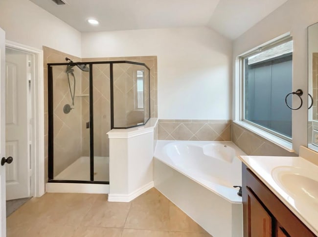 Building Photo - 1305 Freesia Dr