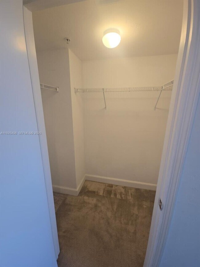 Building Photo - 14951 Royal Oaks Ln