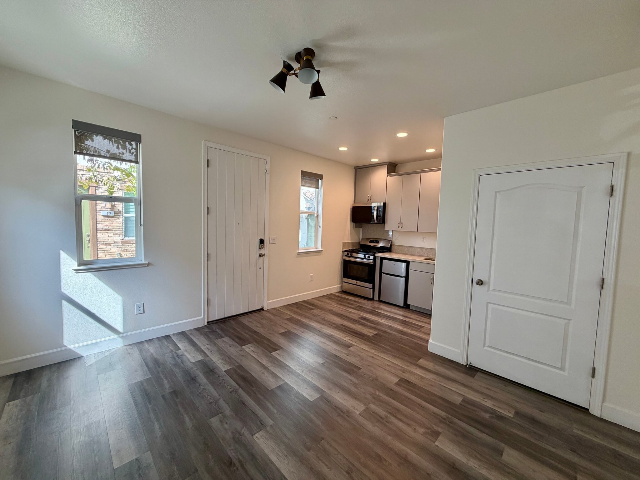 Building Photo - 2733 Sorano Ct