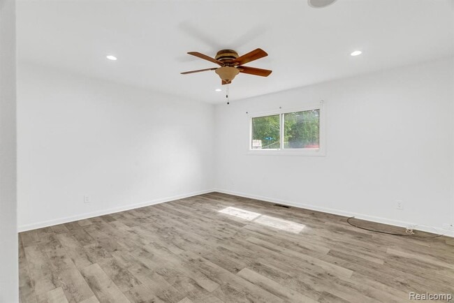 Building Photo - 36939 Heatherton Dr