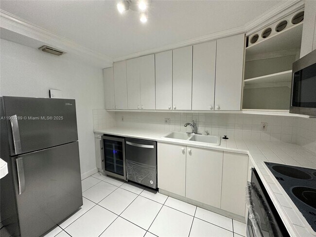 Building Photo - 200 SE 15th Rd