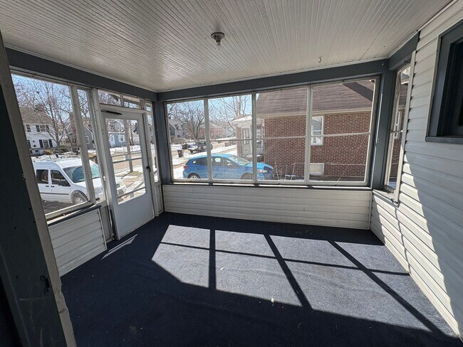 Building Photo - Home for Rent Northwest Rockford