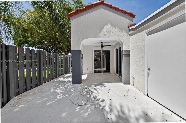 Building Photo - 1545 Springside Dr