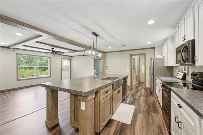 Building Photo - 13585 Mesa Dr