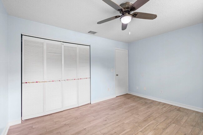 Building Photo - 10637 Deergrass Ln