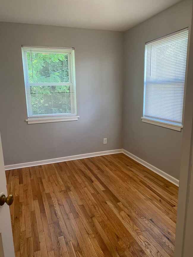 Building Photo - Super Convenient Biltmore Condo, 2 Bedroom...