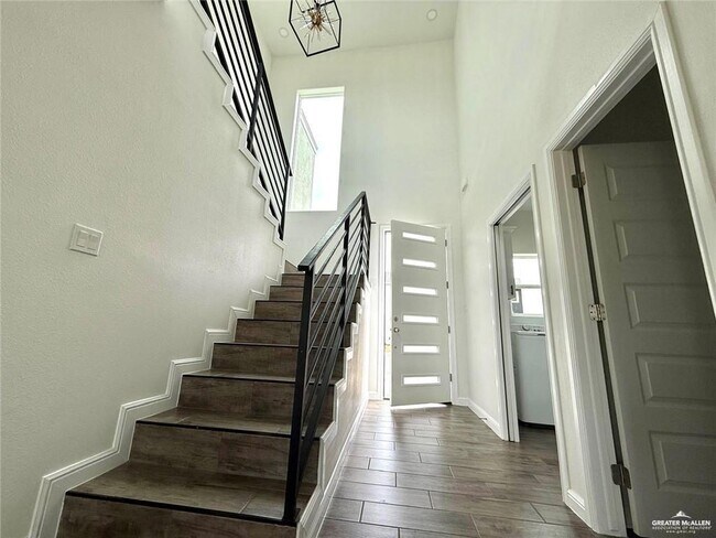 Building Photo - 15 N Crown Ln