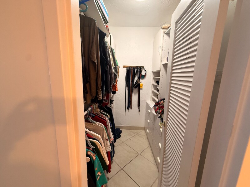 Building Photo - 5825 Collins Ave