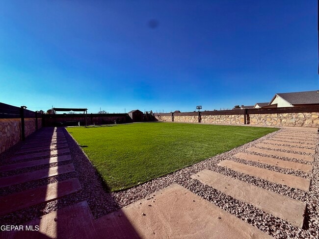 Building Photo - 11860 Ernest Rd