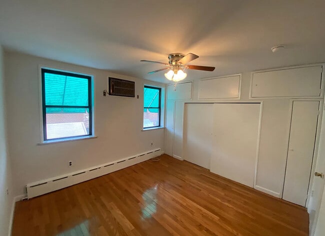 Building Photo - 2539 S Sartain St