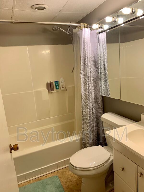 Building Photo - 24235 Glenda St