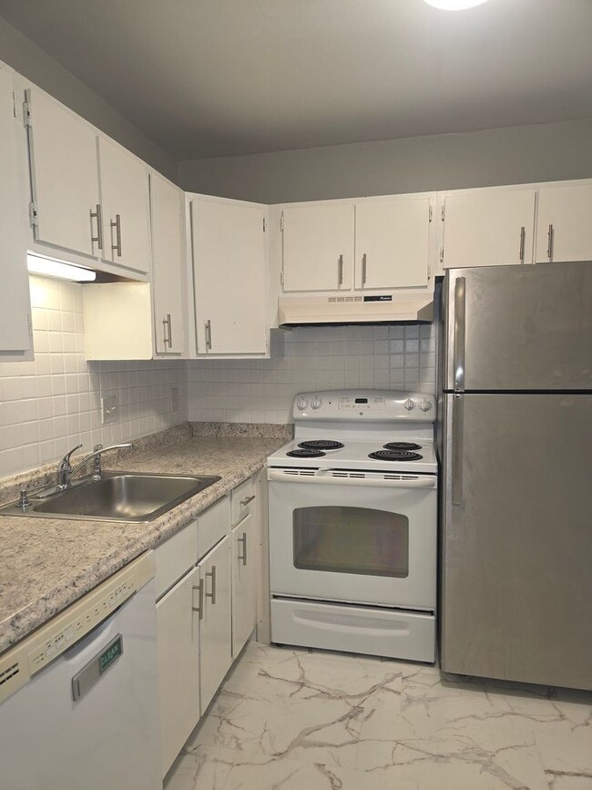 Building Photo - CONDO IN PIKE CREEK
