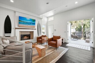 Building Photo - Exceptional Contemporary Renovated Furnished 3 bed 3.5 bath home in Serene Canyon Setting in Beve...