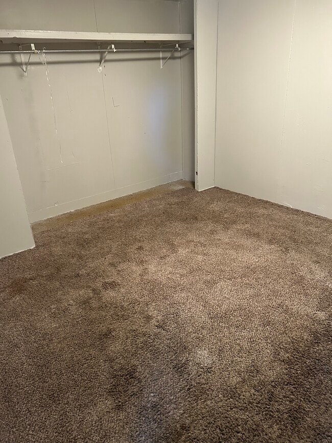 Building Photo - Earls Lot #10