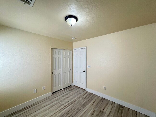Building Photo - FALCON POINTE