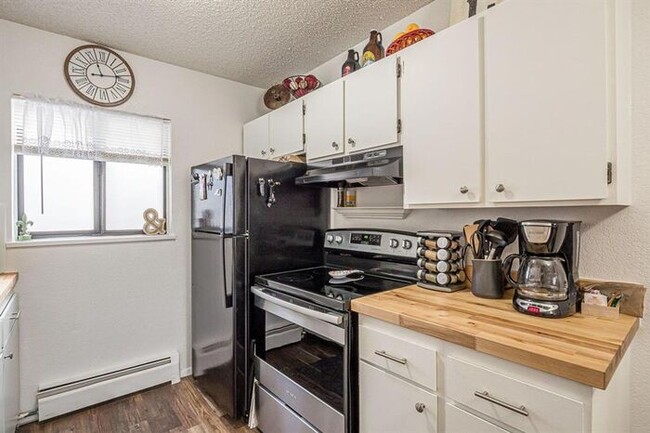 Building Photo - Affordable 2 Bed 1 Bath Apartment! Great l...