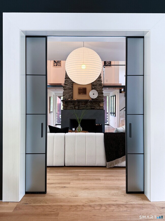 Building Photo - 110 Sharon Rd