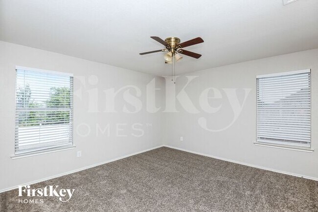Building Photo - 324 Bob White Dr