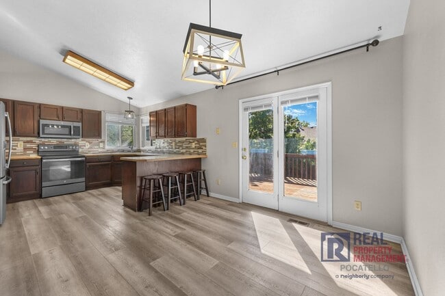 Building Photo - Beautiful 4 Bedroom Single Family Home For...