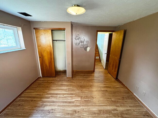 Building Photo - 4687 Julian Dr