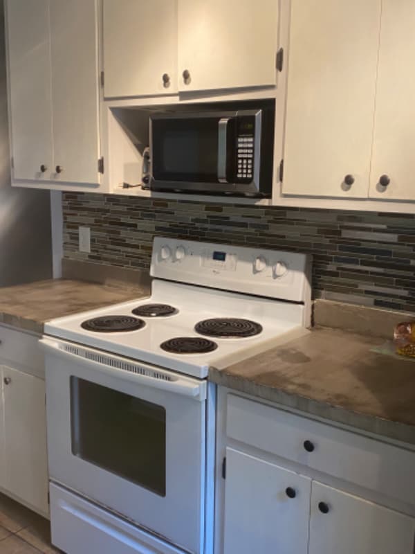 Building Photo - 2031Hanover Court