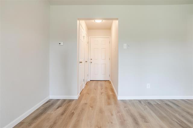 Building Photo - 921 Willow Cir S