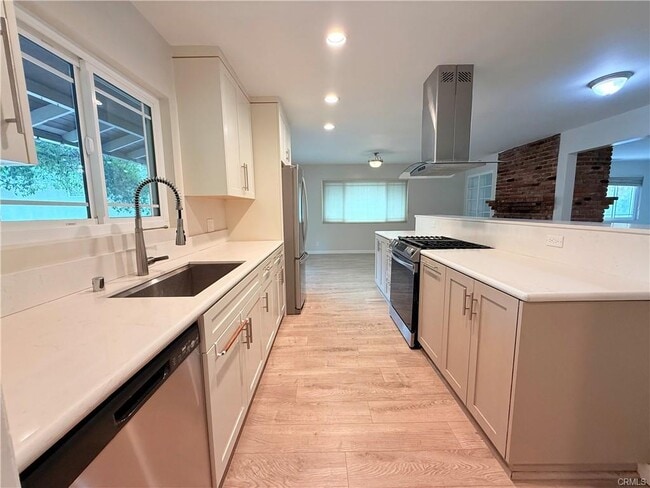 Building Photo - 4916 Briggs Ave