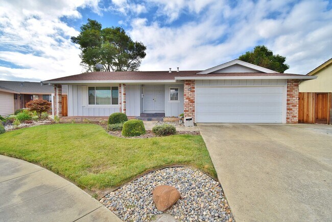 Building Photo - $3,990 /Beautiful 3BR/ 2BA Home in Fremont City