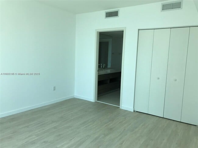Building Photo - 1100S S Miami Ave
